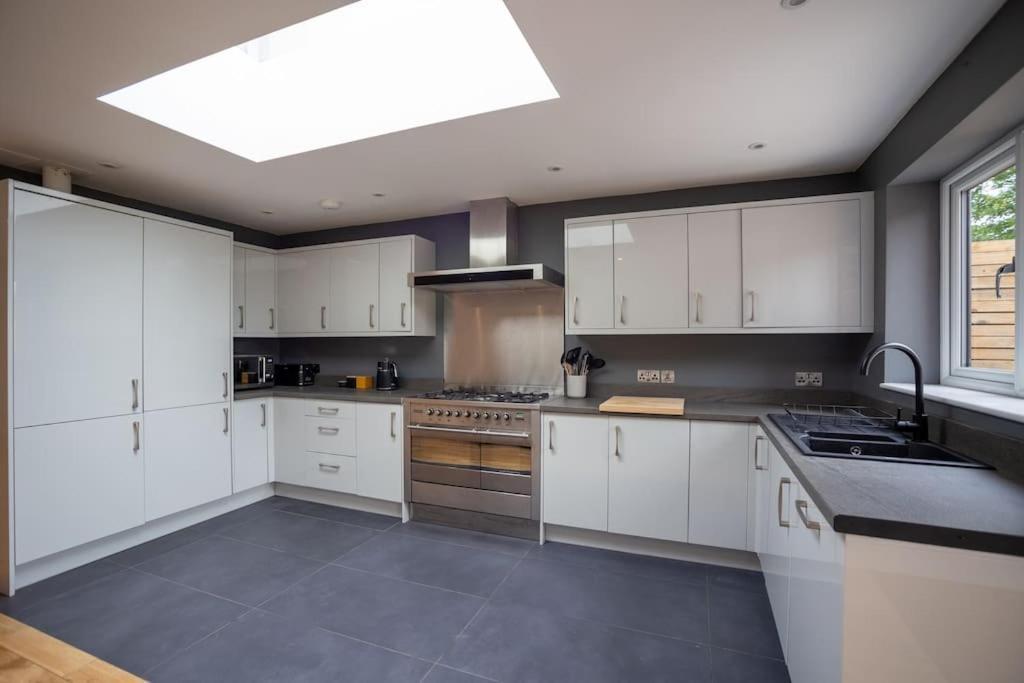 Hereford - Clifton Villa - Beautifully Presented House Located A Short Walk From City Centre - Sleeps 6 Guests - Perfect For Exploring Hereford - Hosted By Rentmyhouse Buitenkant foto