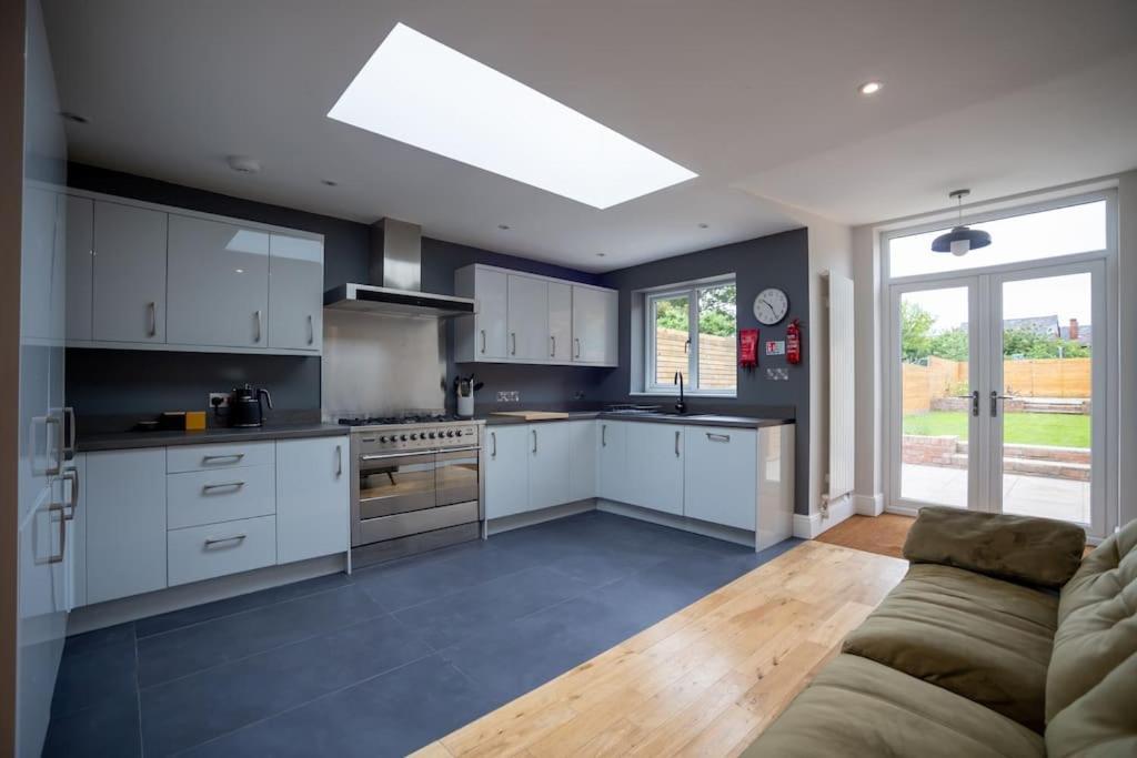 Hereford - Clifton Villa - Beautifully Presented House Located A Short Walk From City Centre - Sleeps 6 Guests - Perfect For Exploring Hereford - Hosted By Rentmyhouse Buitenkant foto