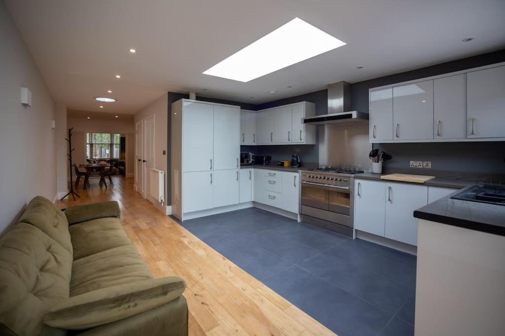 Hereford - Clifton Villa - Beautifully Presented House Located A Short Walk From City Centre - Sleeps 6 Guests - Perfect For Exploring Hereford - Hosted By Rentmyhouse Buitenkant foto